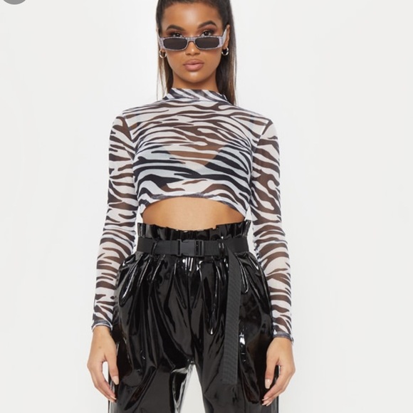 Tops - Cropped zebra print mesh top